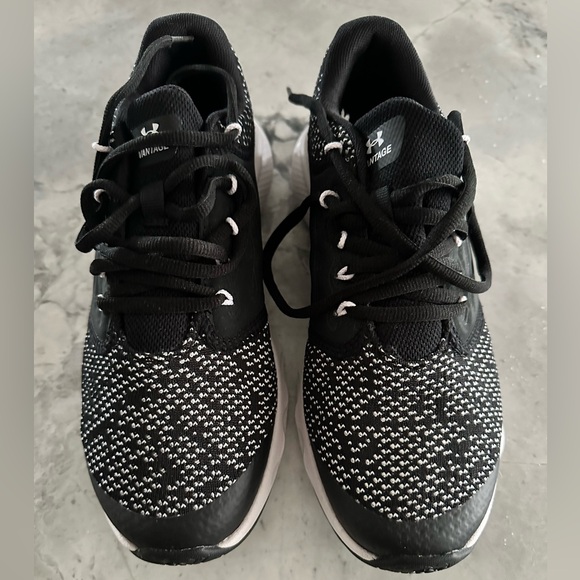 Brand New - Under Armour Big kids size 5.5 - Picture 3 of 3